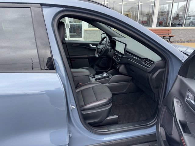 Certified 2024 Ford Escape ST-Line w/ Tech Pack #1 AWD/4WD image 6