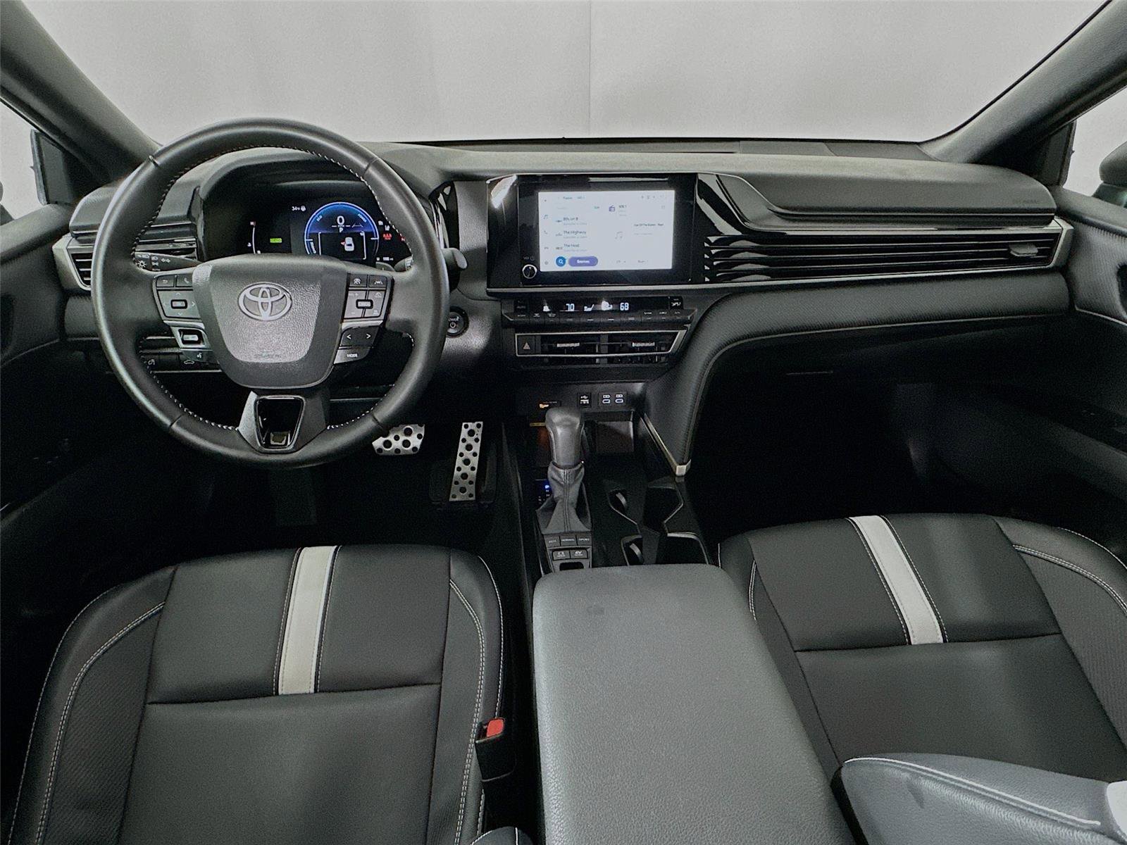 Used 2025 Toyota Camry SE image 21