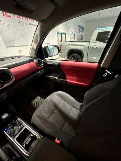 Used 2020 Toyota Tacoma SR5 AWD/4WD image 8