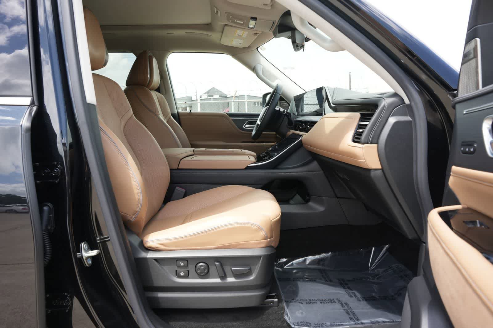Certified 2025 INFINITI QX80 Sensory AWD/4WD image 18