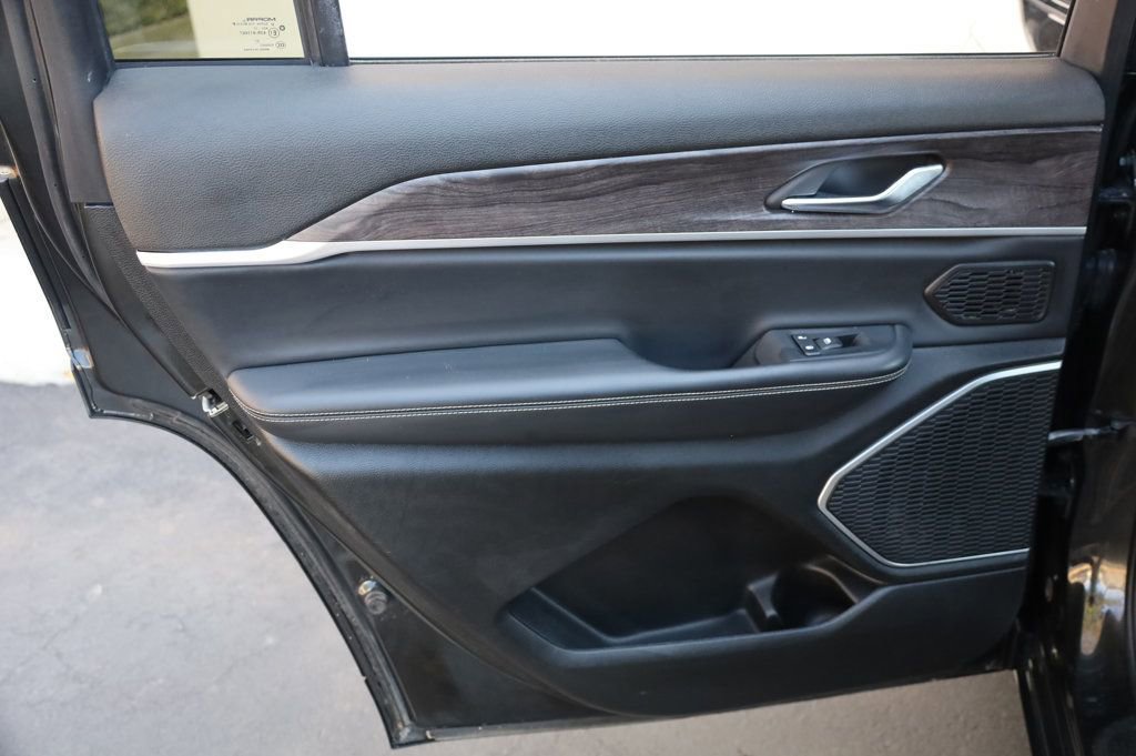 Used 2022 Jeep Grand Cherokee L Limited w/ Trailer Tow Group (B) image 15