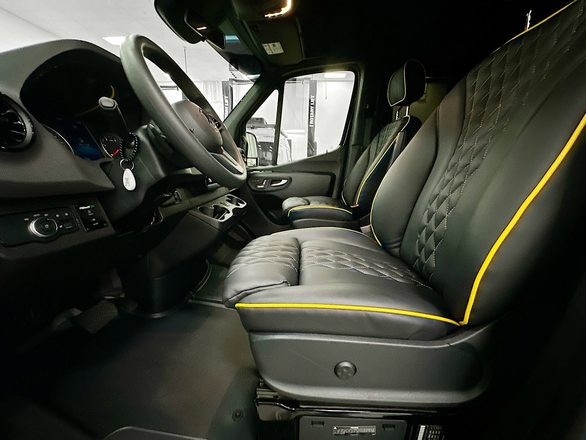 Used 2024 Mercedes-Benz Sprinter 144 Cargo image 21