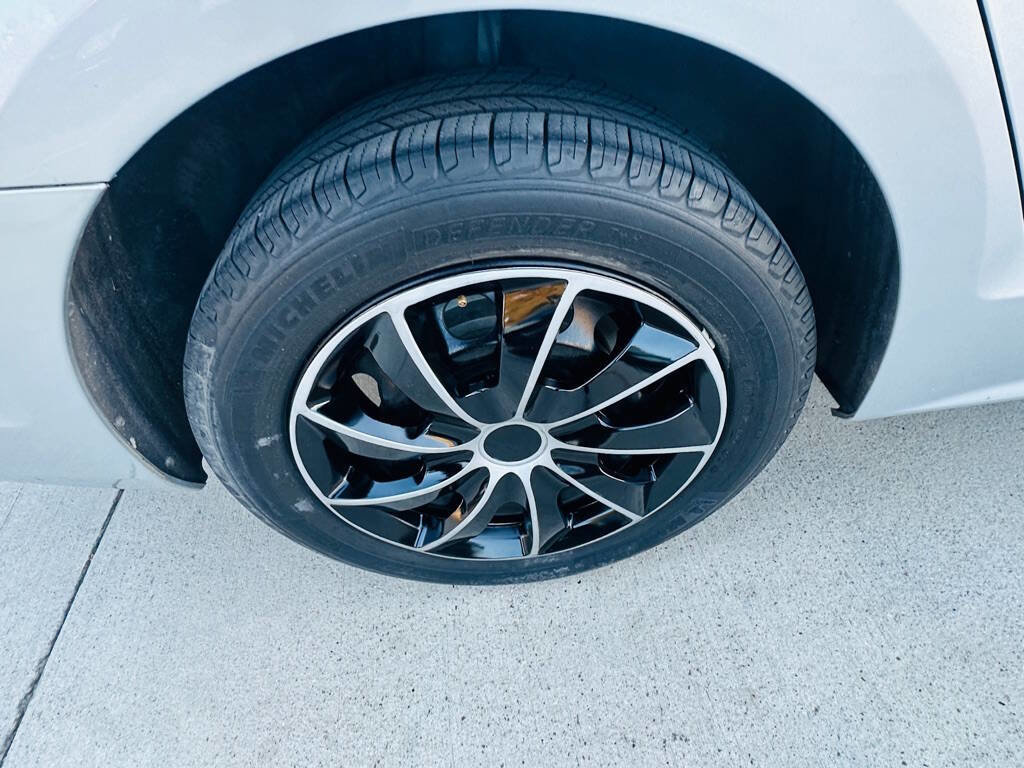 Used 2011 Volkswagen Jetta Base 4dr Sedan 6A image 30