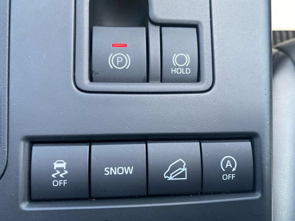 Used 2021 Toyota Highlander XLE AWD/4WD image 41