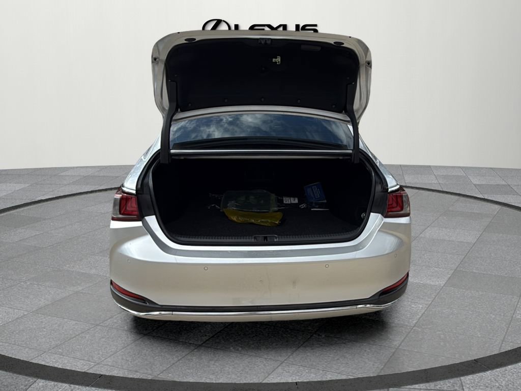 Used 2020 Lexus ES 300h w/ Premium Package image 16