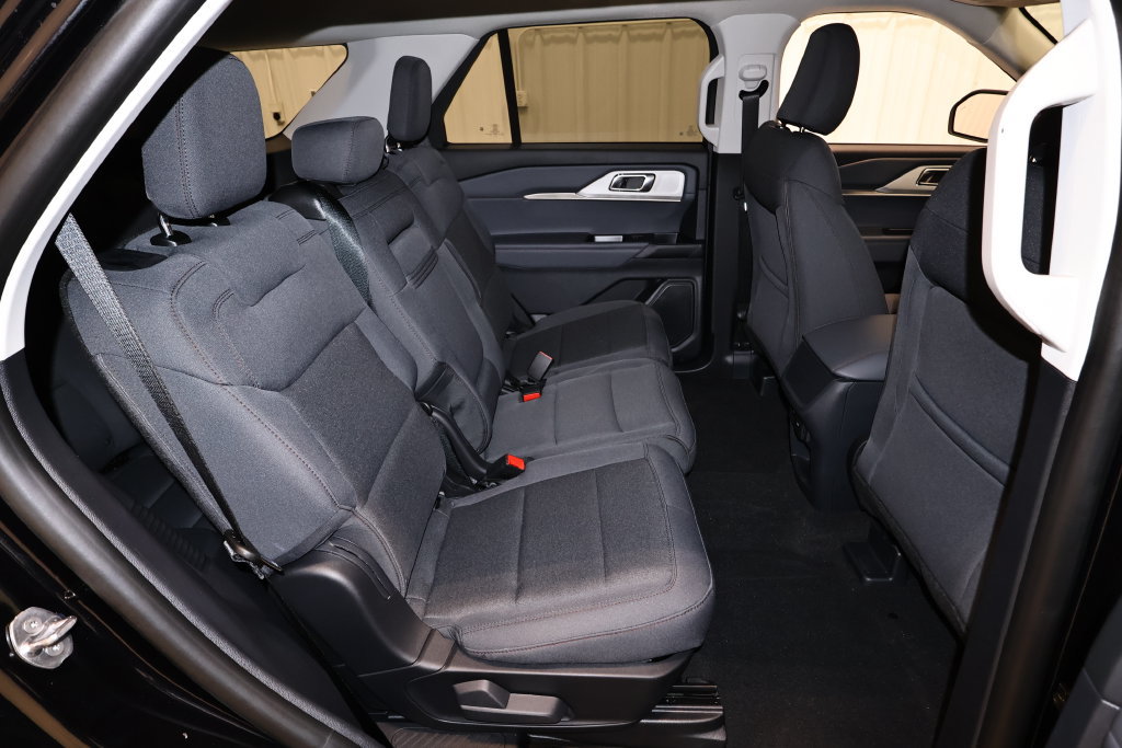 New 2026 Ford Explorer Active AWD/4WD image 16