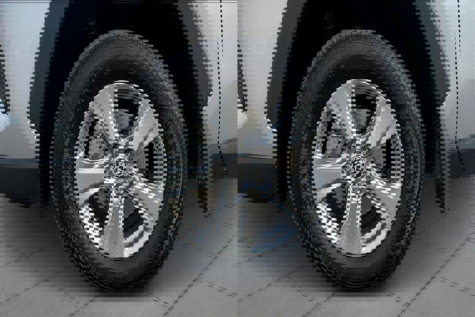 Used 2024 Toyota RAV4 XLE w/ Convenience Package image 10