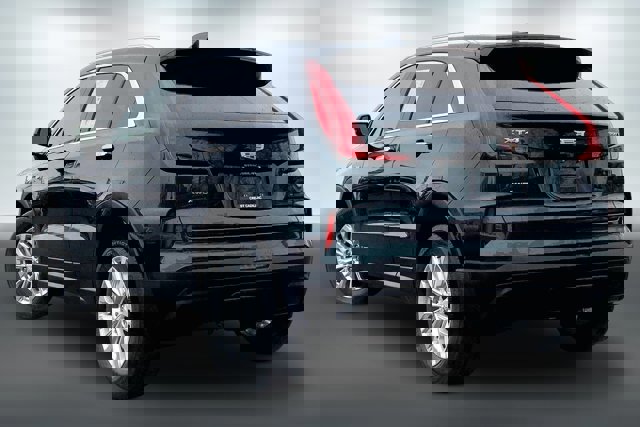 Used 2024 Cadillac XT4 Luxury w/ Cold Weather Package image 10