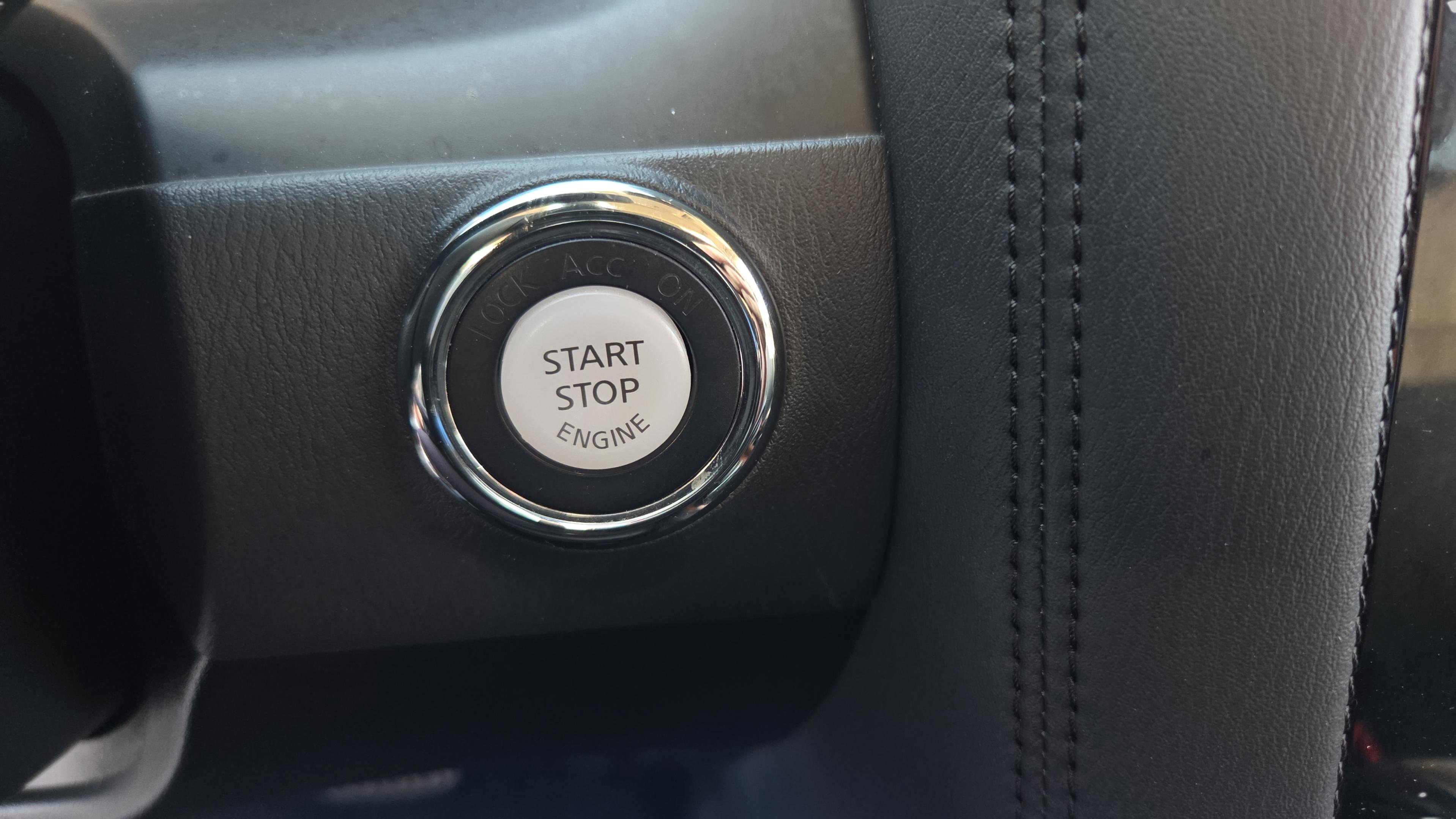 Used 2024 Nissan Armada SL w/ Captain's Chairs Package image 28