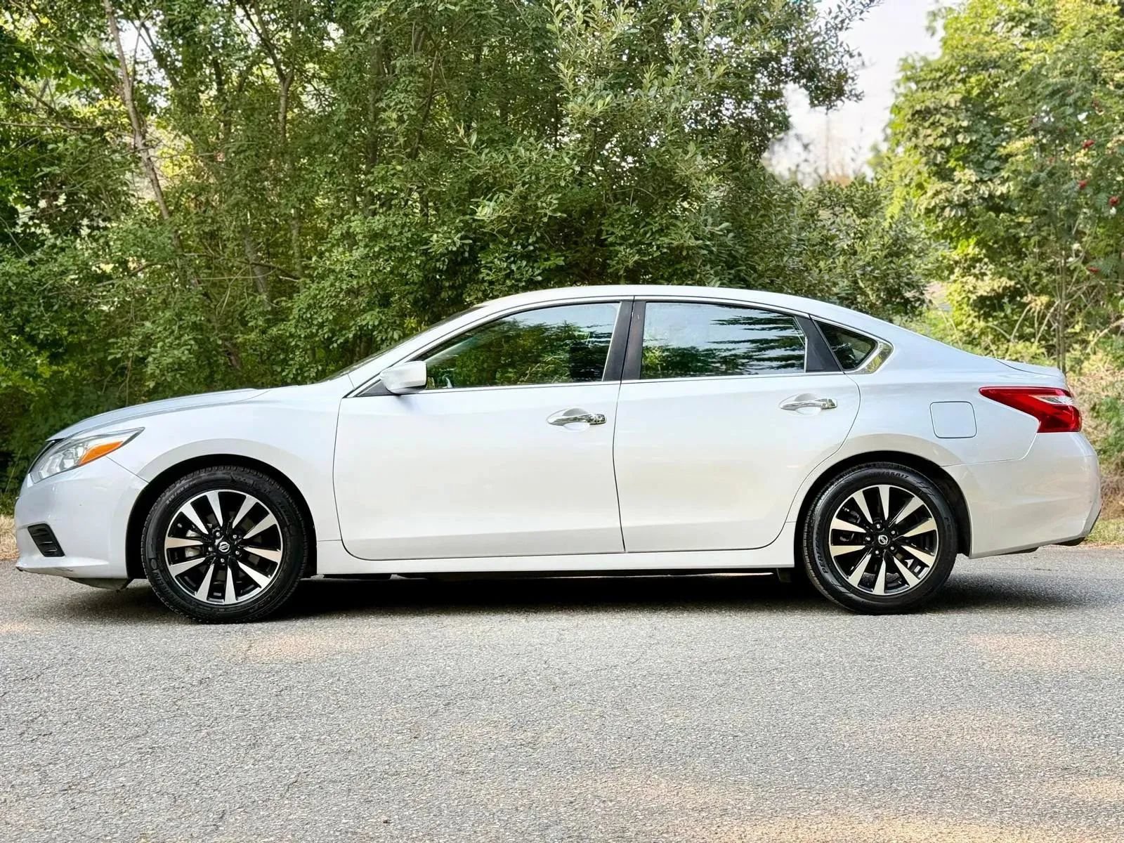 Used 2018 Nissan Altima 2.5 SV FWD image 2