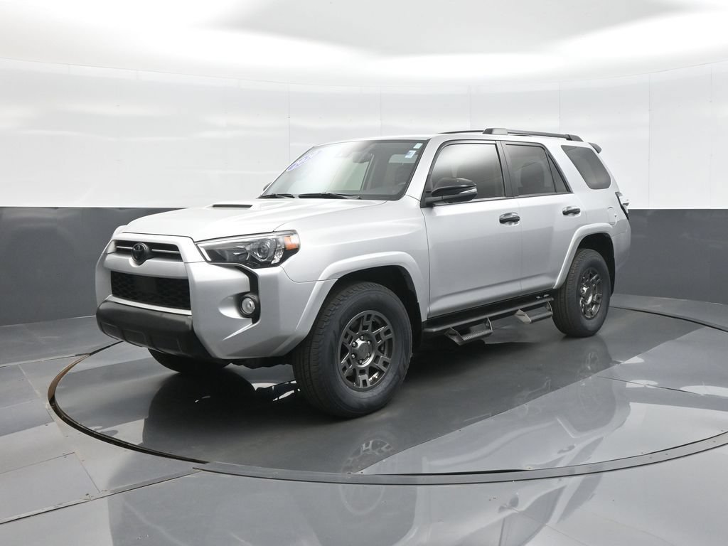 Certified 2020 Toyota 4Runner Venture w/ Moonroof Package AWD/4WD image 3