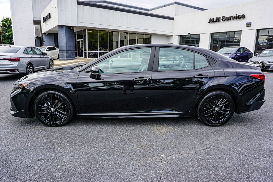 Used 2025 Toyota Camry SE image 6