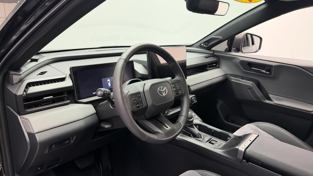 Used 2026 Toyota RAV4 XSE w/ Illumination Package (TMS) AWD/4WD image 15
