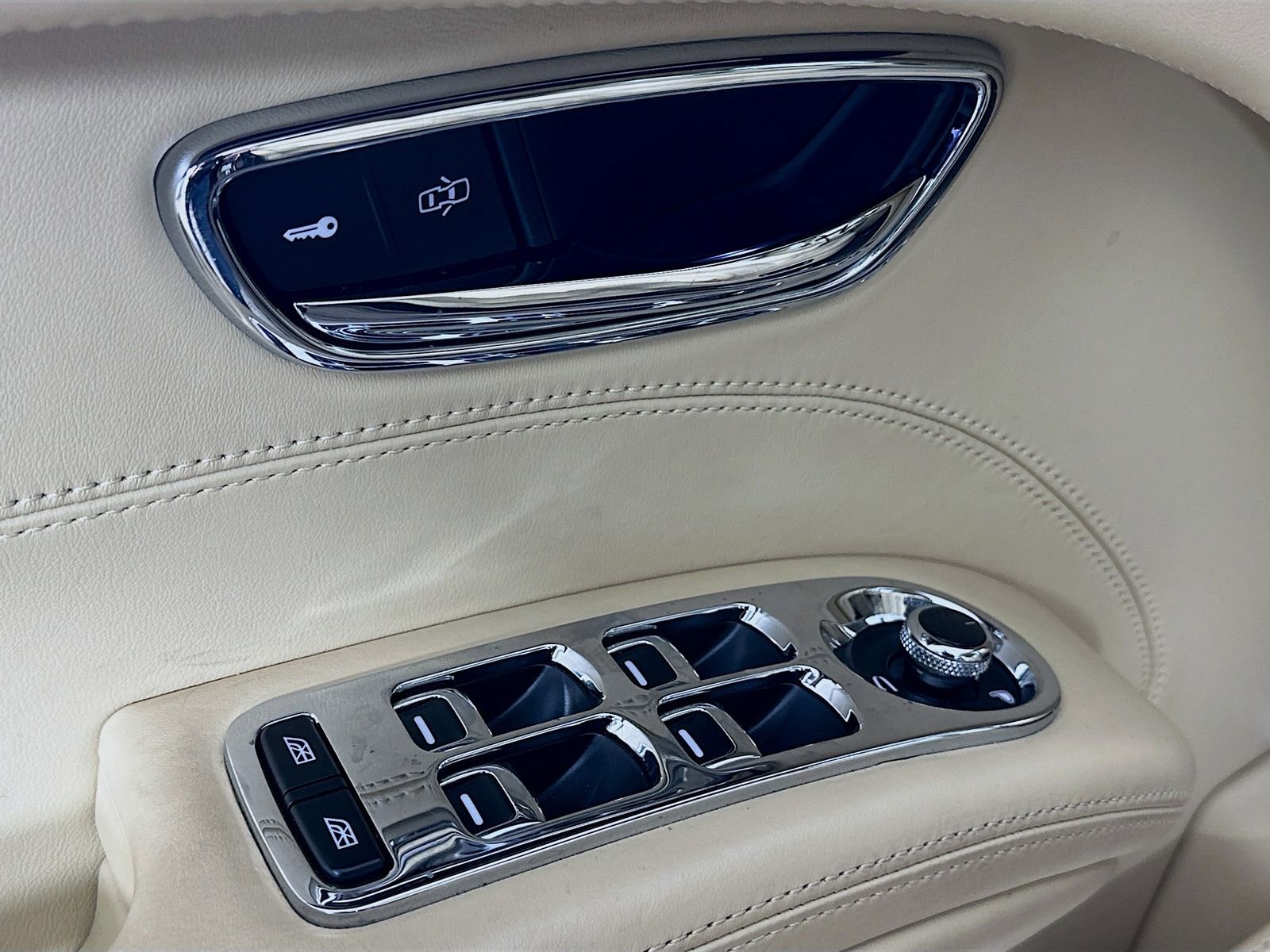 Used 2011 Bentley Mulsanne RWD image 22