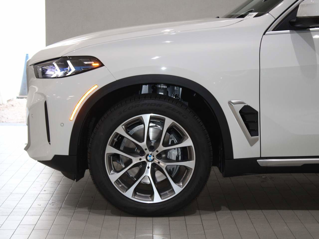 Certified 2026 BMW X5 sDrive40i RWD image 4