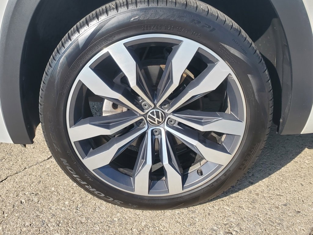 Used 2022 Volkswagen Atlas Cross Sport SEL Premium R-Line image 9