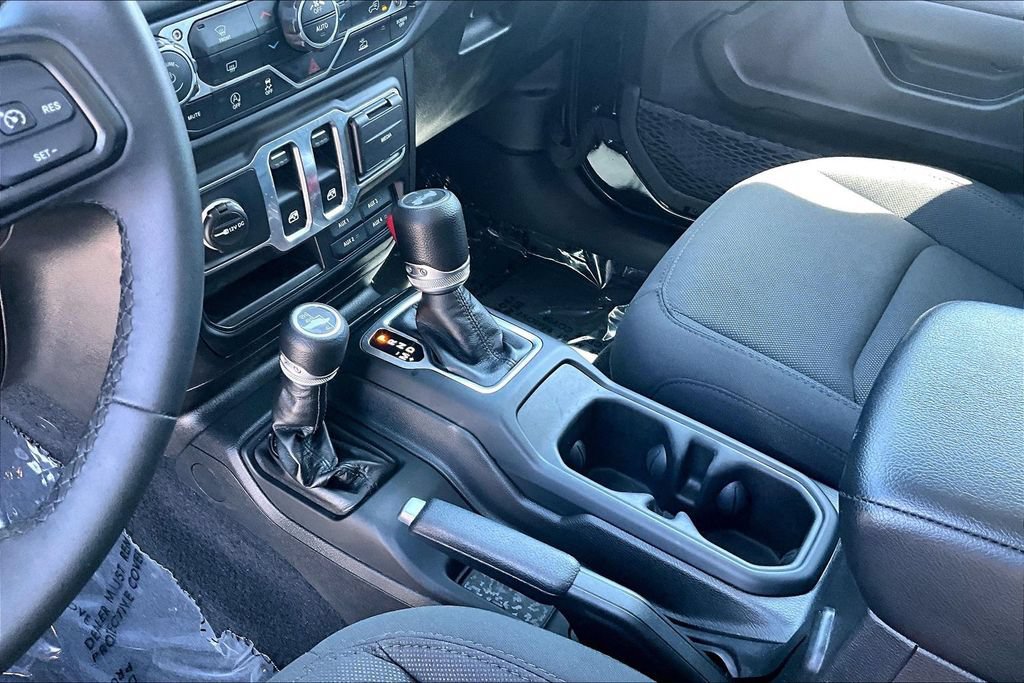 Used 2023 Jeep Wrangler Sport AWD/4WD image 16