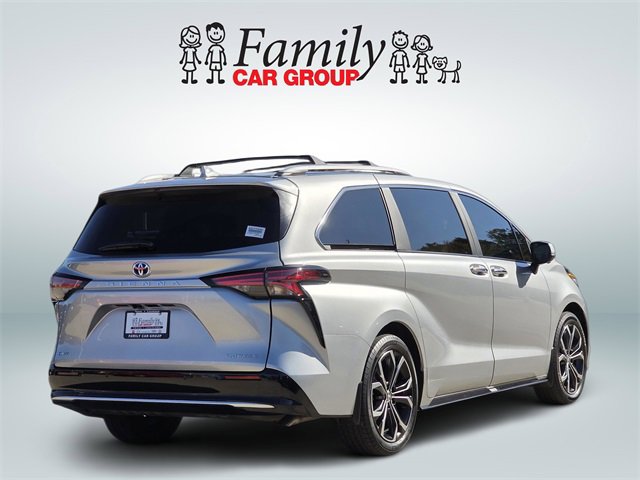 Used 2025 Toyota Sienna Platinum image 4