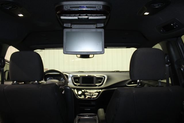 Used 2020 Chrysler Pacifica Touring w/ S Appearance Package image 20