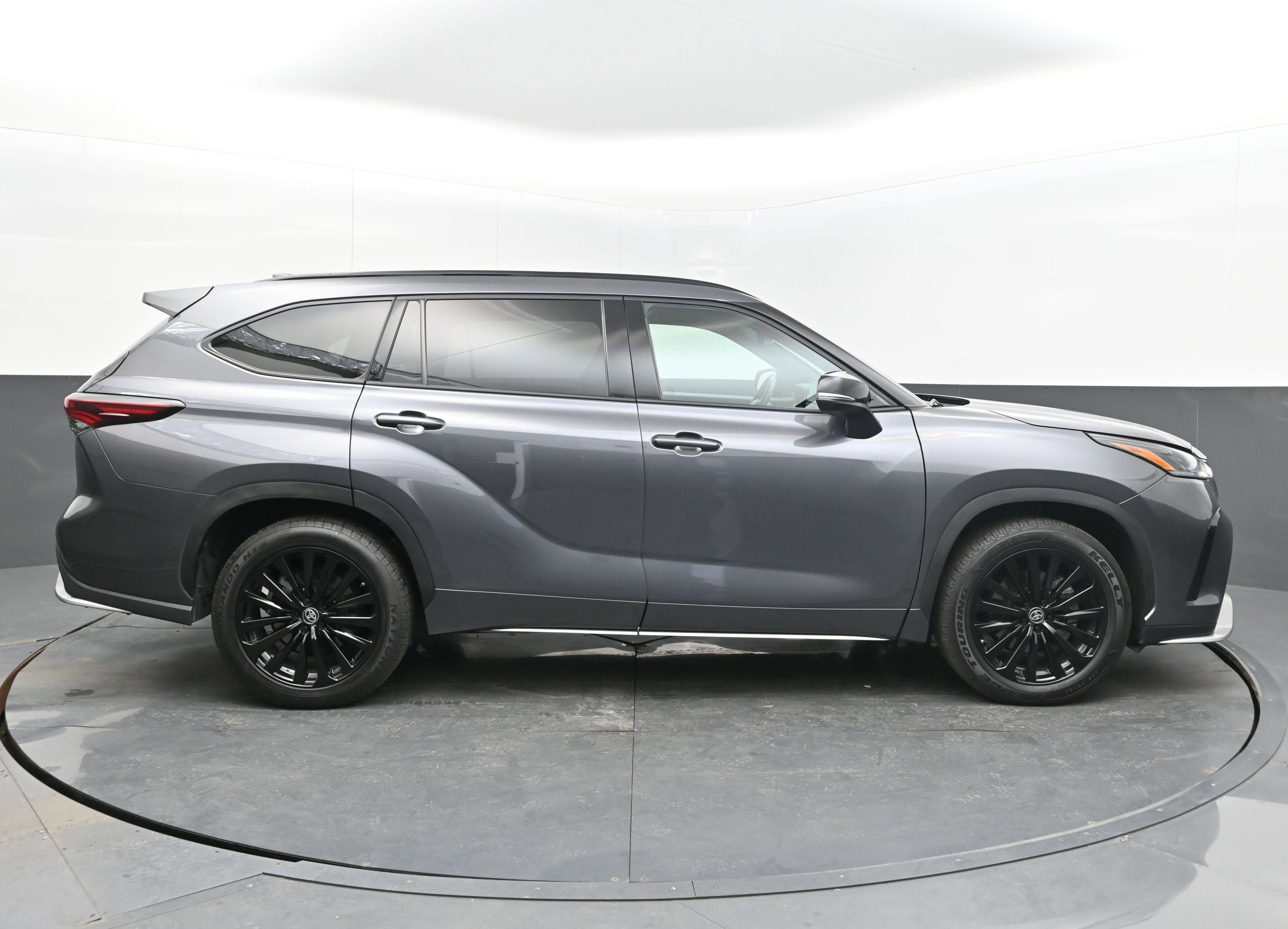 Used 2024 Toyota Highlander XSE image 8