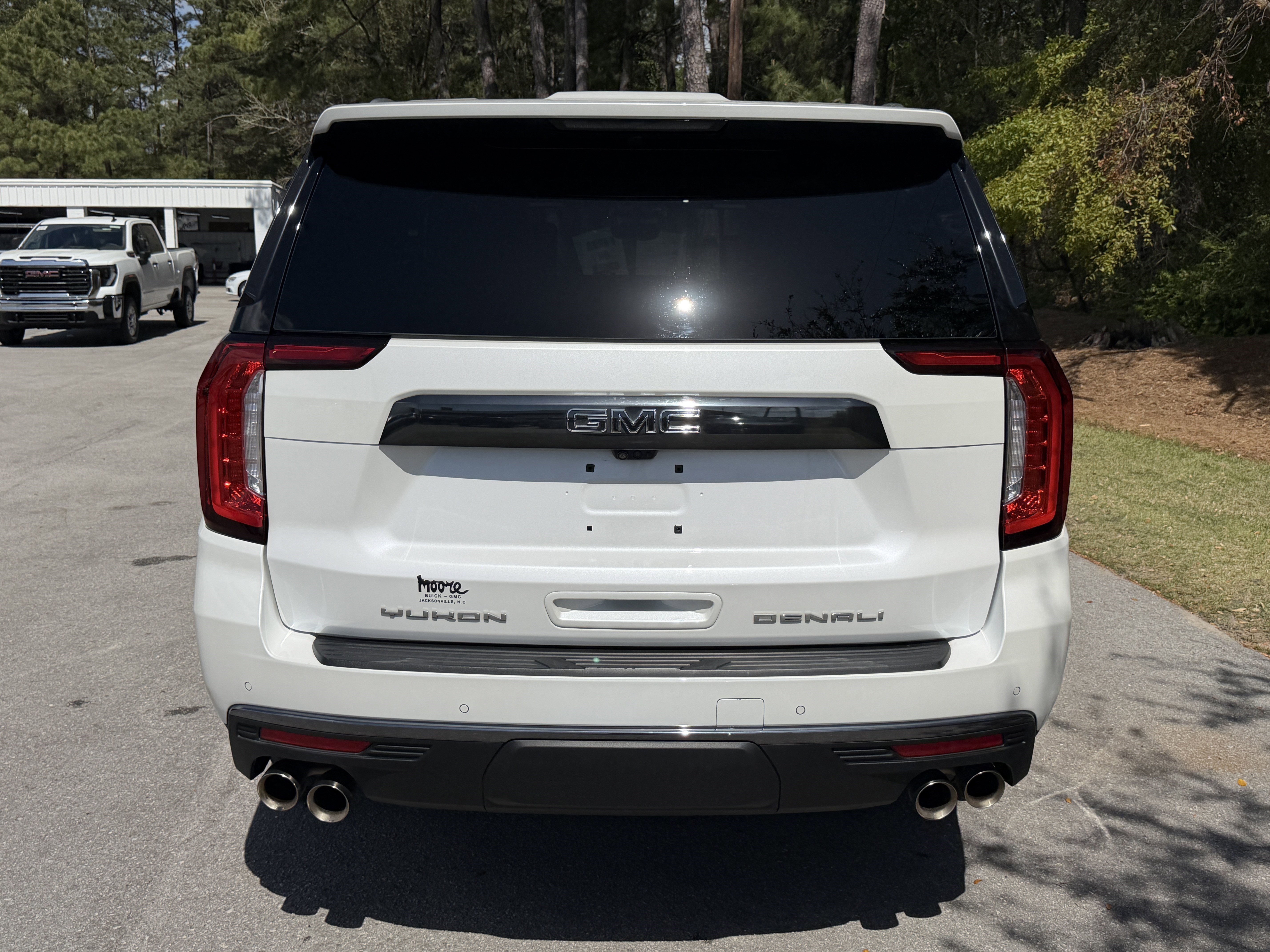 Used 2023 GMC Yukon Denali Ultimate AWD/4WD image 9