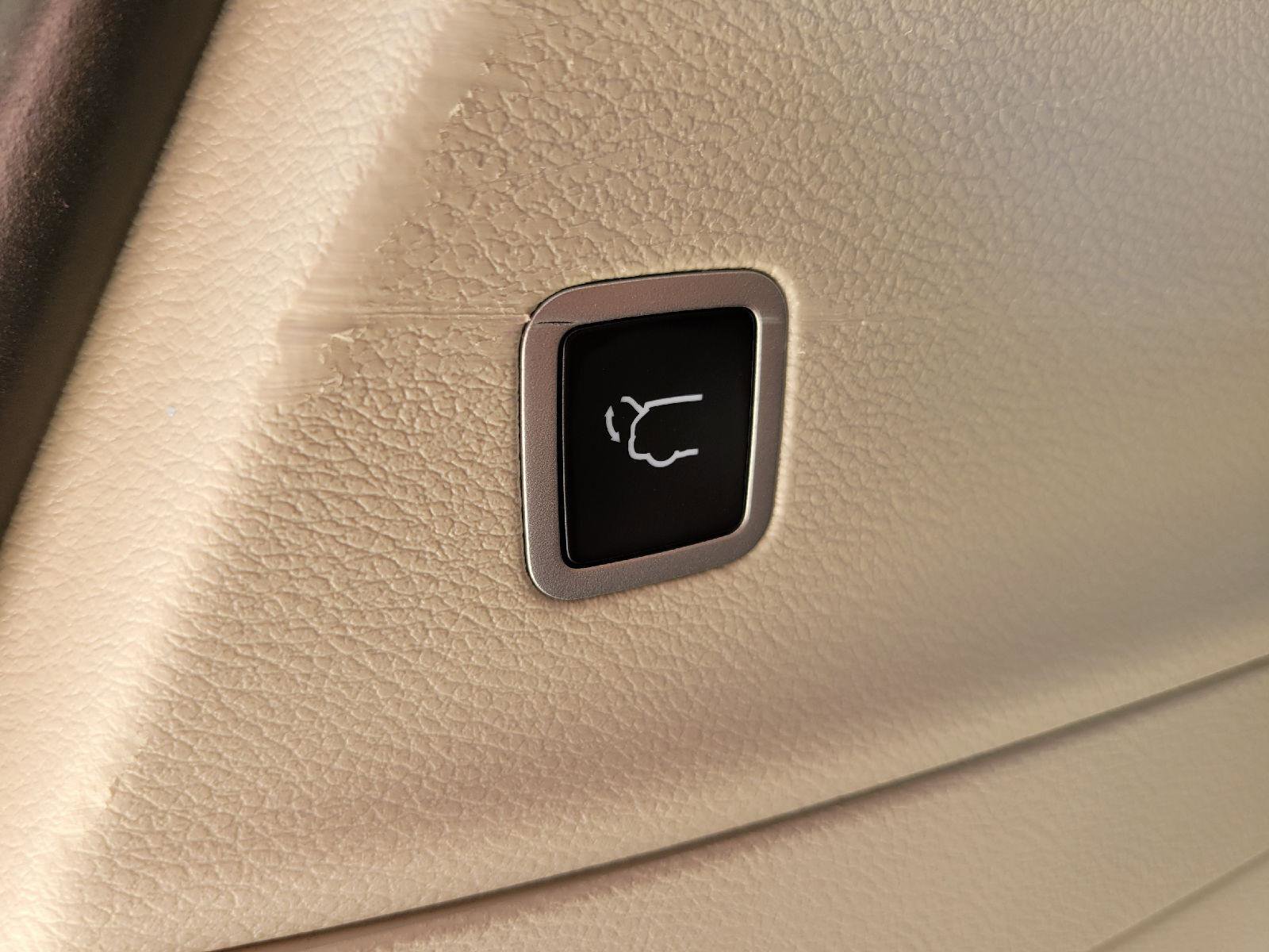 Used 2024 Chrysler Voyager LX image 29