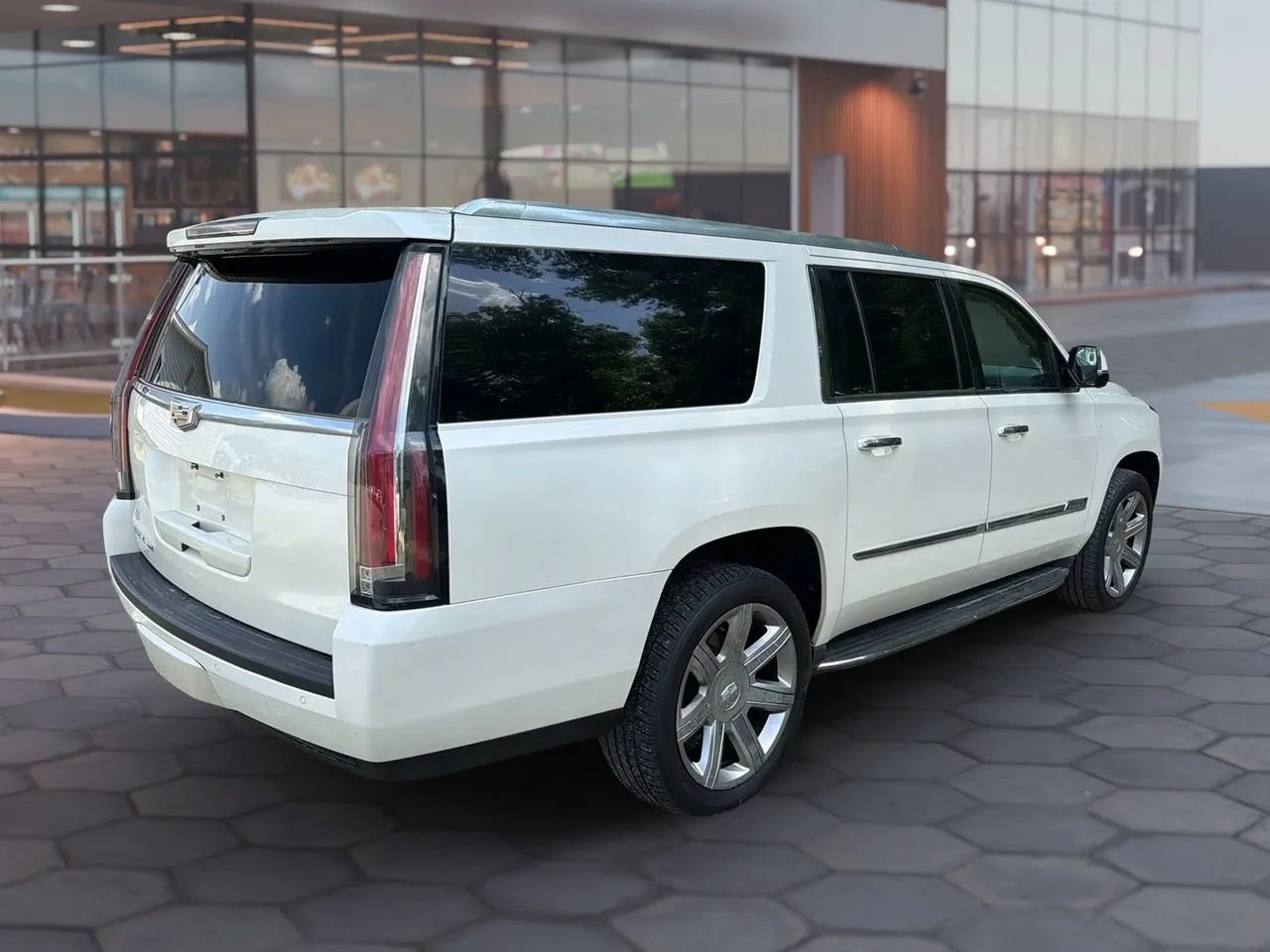Used 2015 Cadillac Escalade ESV Luxury AWD/4WD image 12
