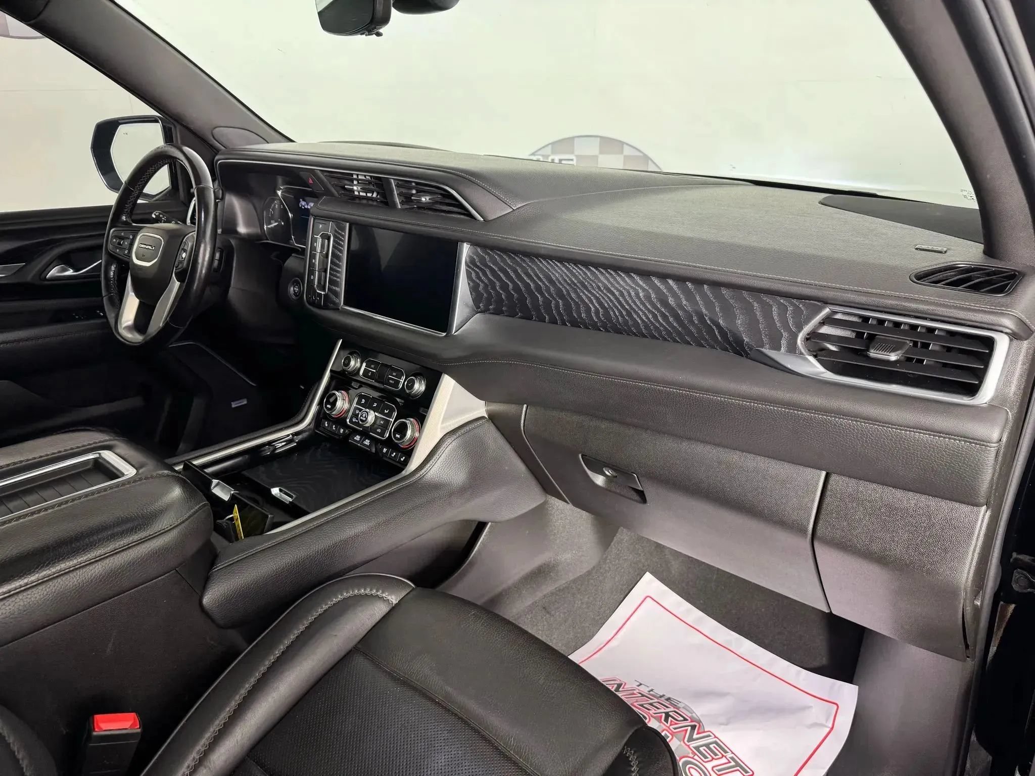 Used 2021 GMC Yukon XL Denali w/ Advanced Technology Package AWD/4WD image 12