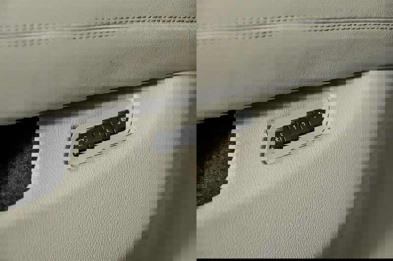 Used 2015 Cadillac Escalade Premium image 16