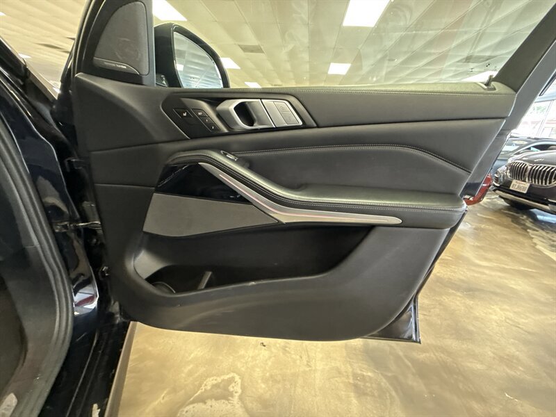 Used 2019 BMW X7 xDrive40i w/ Premium Package AWD/4WD image 14