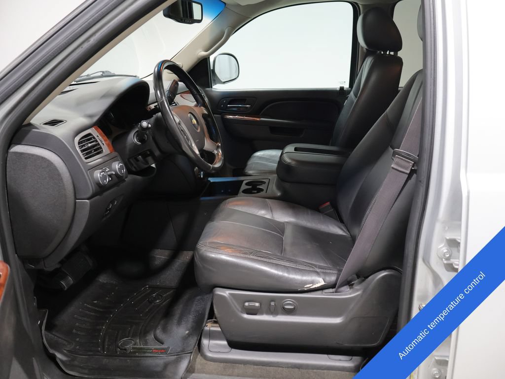 Used 2013 Chevrolet Suburban LT w/ Luxury Package AWD/4WD image 2