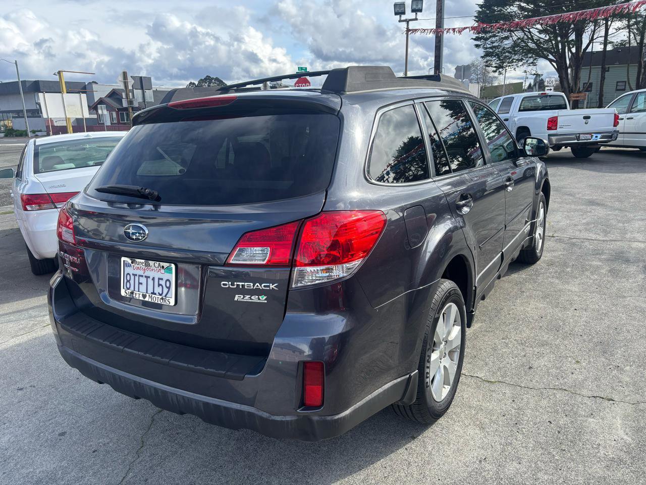 Used 2011 Subaru Outback 2.5i Premium w/ All-Weather Pkg image 8