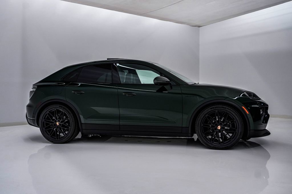 New 2026 Porsche Macan 4 Electric image 9