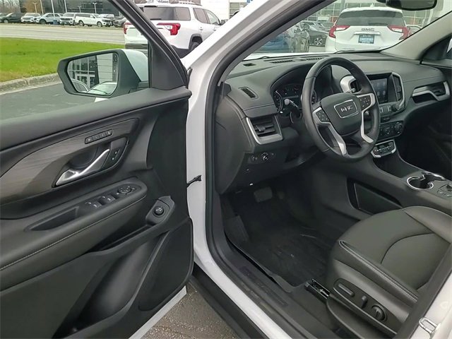 Used 2022 GMC Terrain SLT w/ LPO, Floor Liner Package image 12