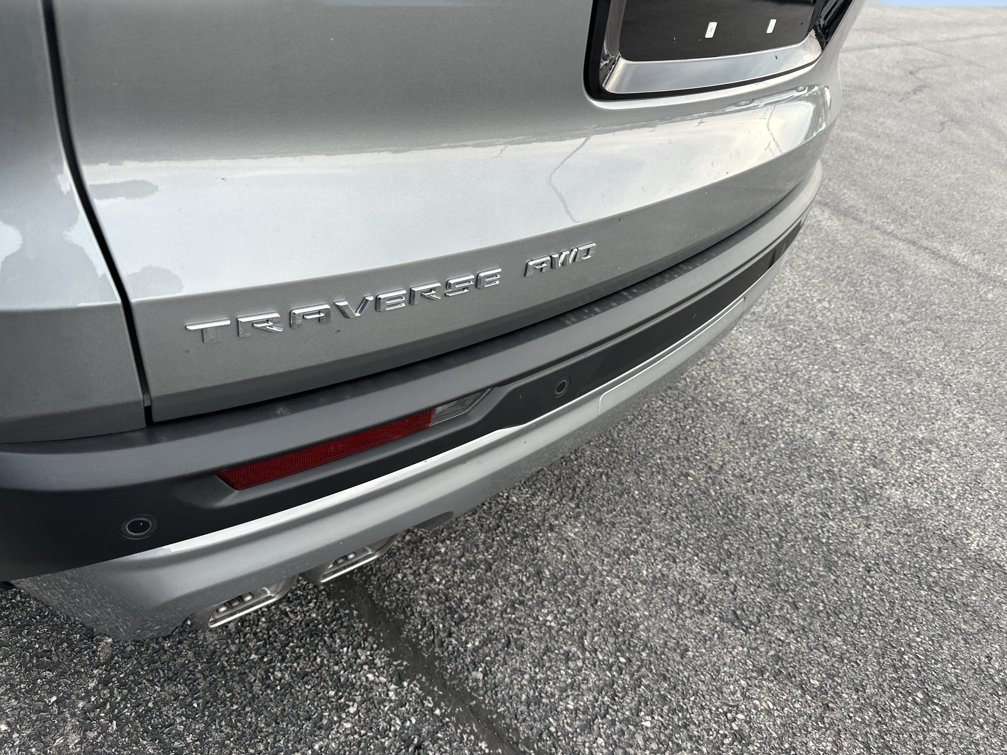 New 2027 Chevrolet Traverse LT w/ Sun and Wheel Package AWD/4WD image 5