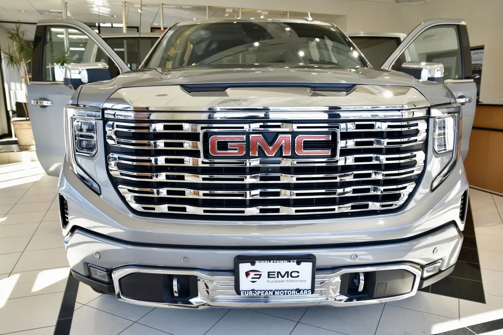 Used 2024 GMC Sierra 1500 Denali w/ Technology Package image 2