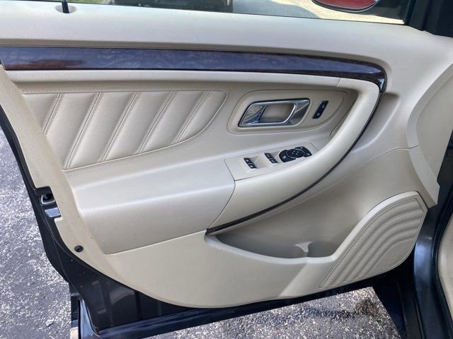 Used 2018 Ford Taurus Limited image 19