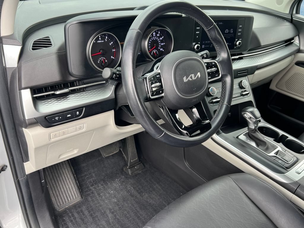 Used 2023 Kia Carnival LX FWD image 24