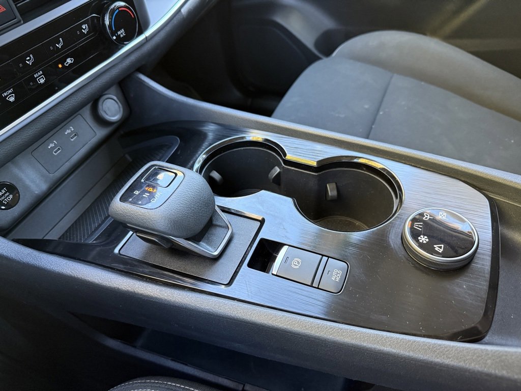 Used 2024 Nissan Rogue S image 34