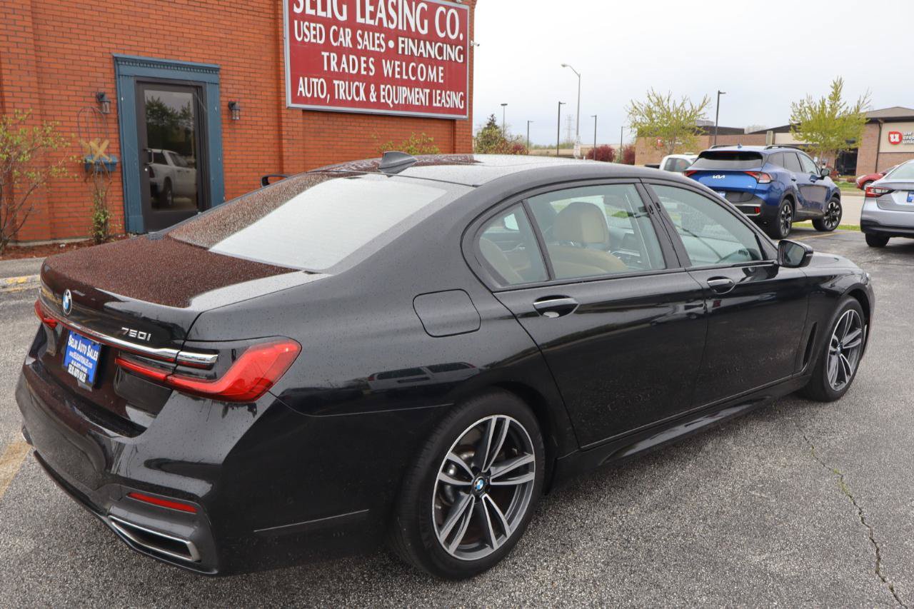 Used 2022 BMW 750i xDrive w/ Executive Package AWD/4WD image 3