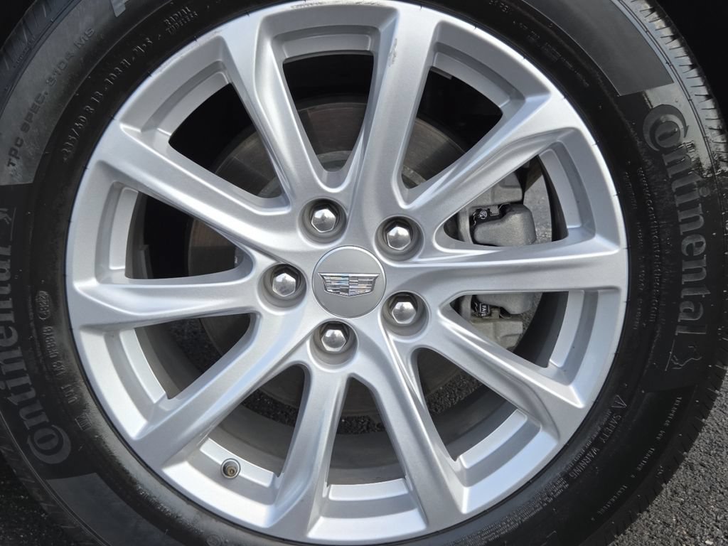 Used 2023 Cadillac XT4 Luxury w/ Driver Awareness Package FWD image 13