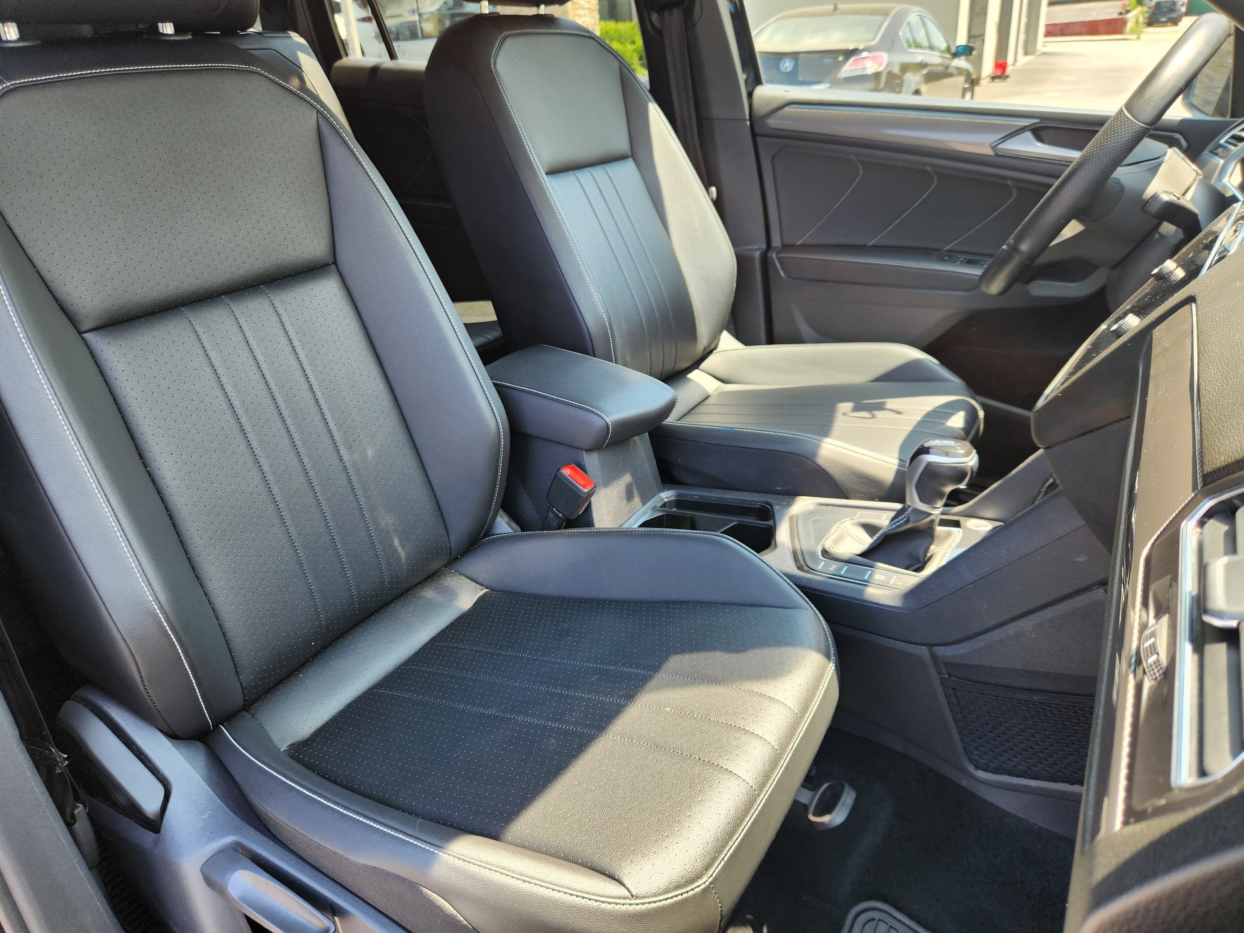 Certified 2022 Volkswagen Tiguan SE R-Line FWD image 14