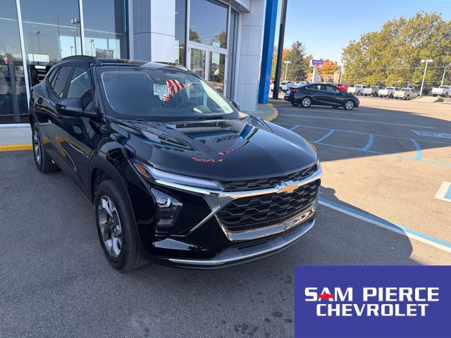 Used 2024 Chevrolet Trax LT w/ Driver Confidence Package FWD image 1
