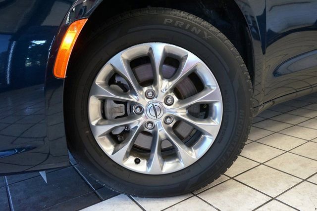 Used 2022 Chrysler Pacifica Touring-L image 55