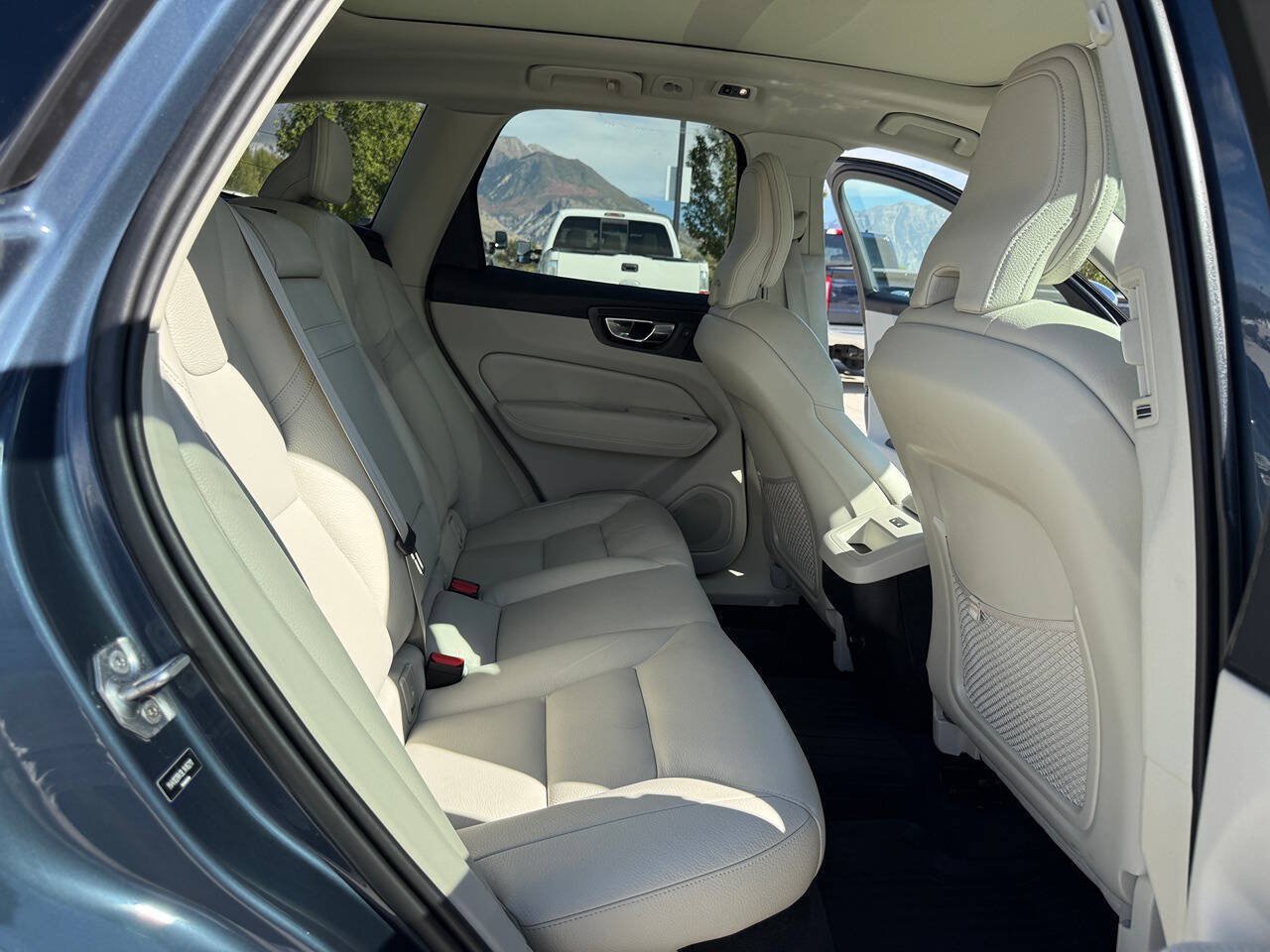 Used 2020 Volvo XC60 T5 Momentum w/ Protection Package Premier AWD/4WD image 20