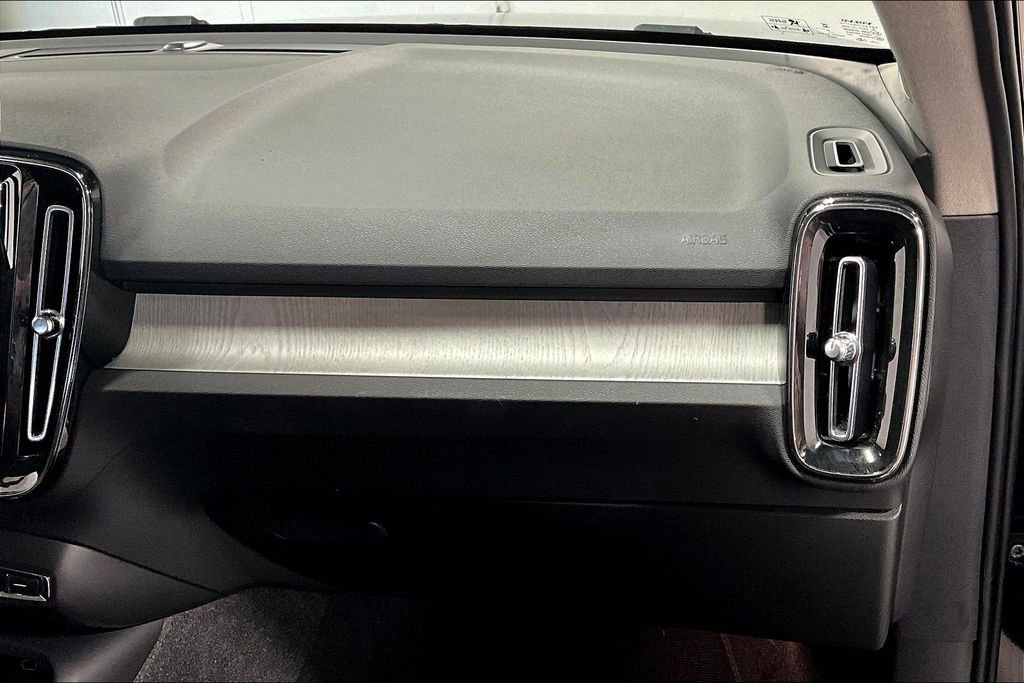 Used 2024 Volvo XC40 B5 Plus w/ Climate Package image 19