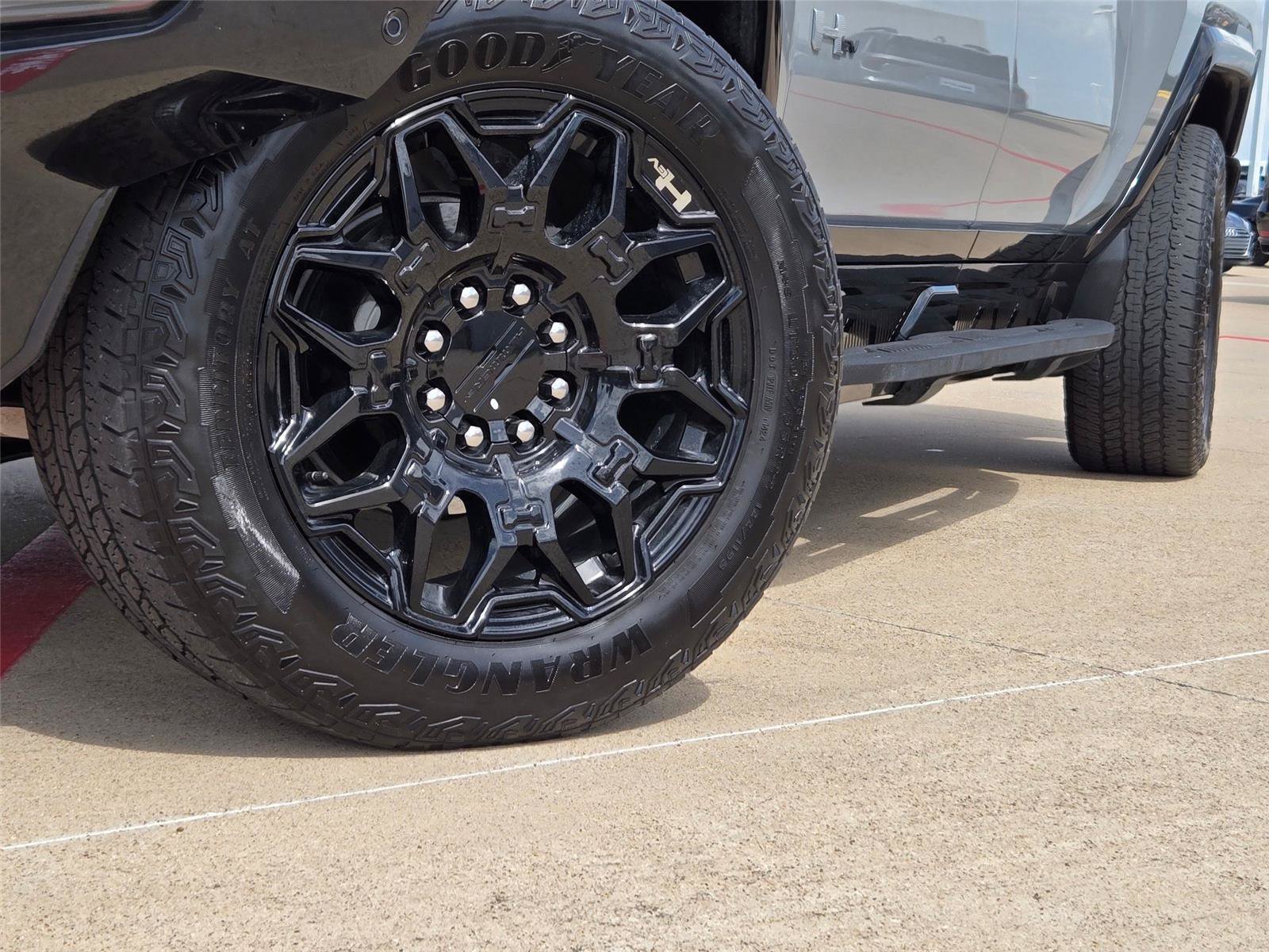 Used 2024 GMC Hummer EV 2X AWD/4WD image 8
