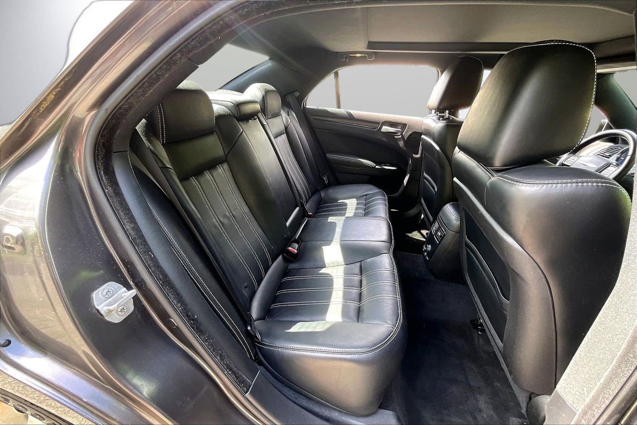 Used 2014 Chrysler 300 S RWD image 25