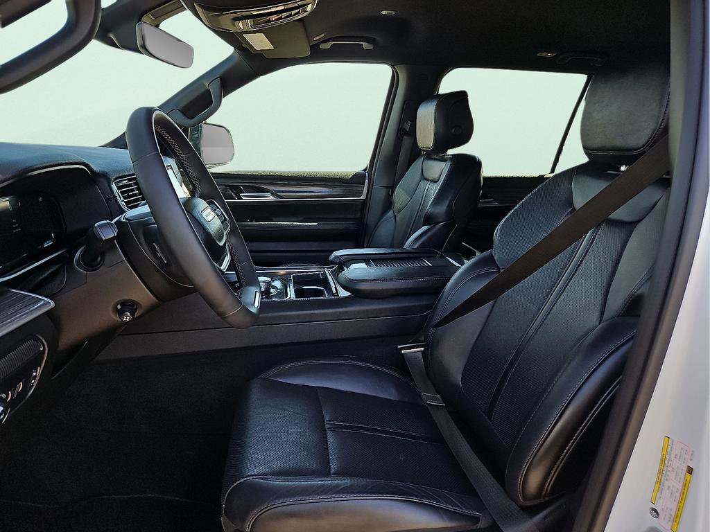 Used 2024 Jeep Wagoneer L Series II w/ Flexible Seating Group image 13