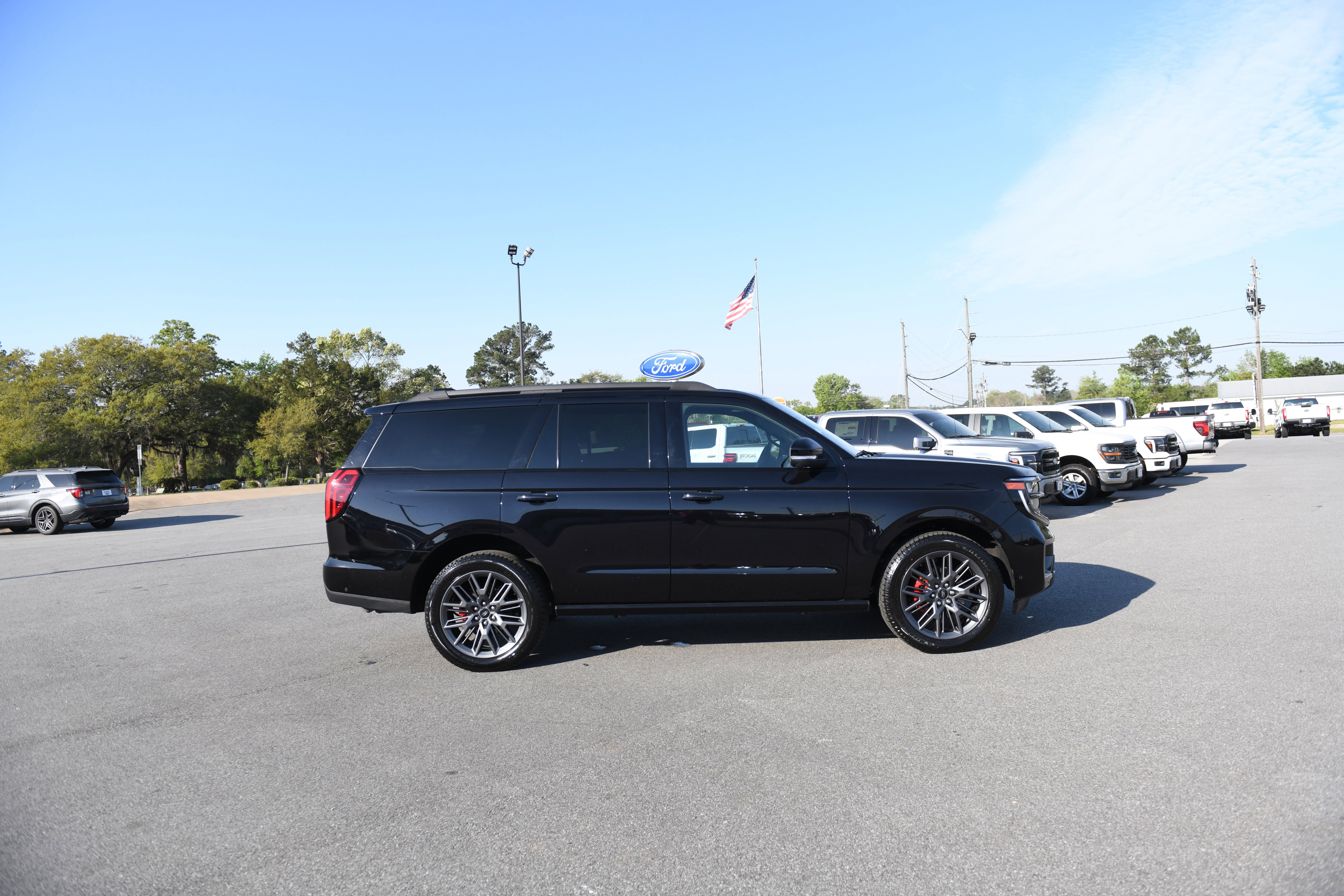 Used 2025 Ford Expedition Platinum w/ Stealth Performance Package image 2